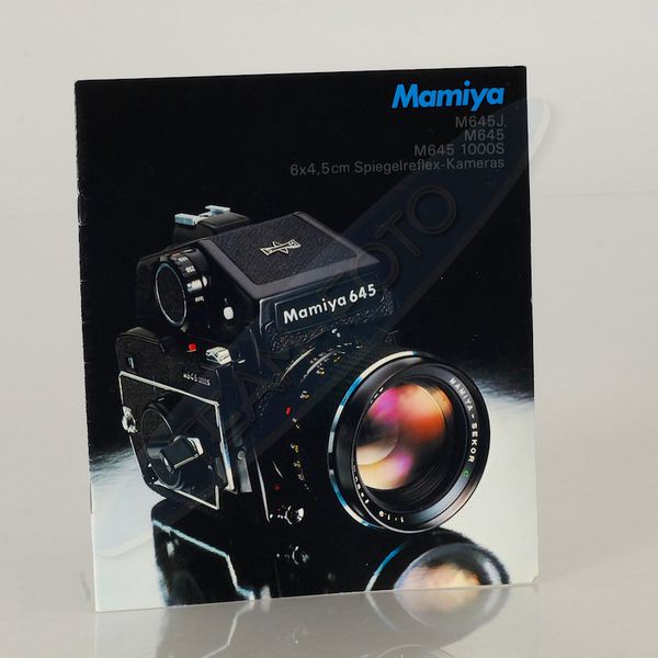 Datei:Mamiya 645 Prospekt TeamFoto.jpg