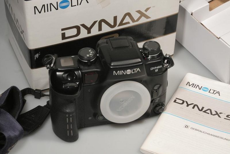 Datei:Minolta Dynax 9 camerafoxx.JPG