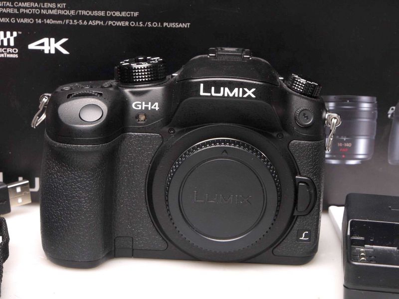 Datei:Lumix DMC-GH4 camerafoxx 2.jpg