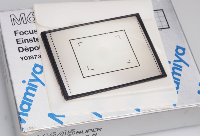 Datei:Mamiya 645 Mattscheibe Y01873 camerafoxx.jpg