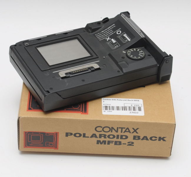 Datei:Polaroid Contax 645 Arsenal.jpg