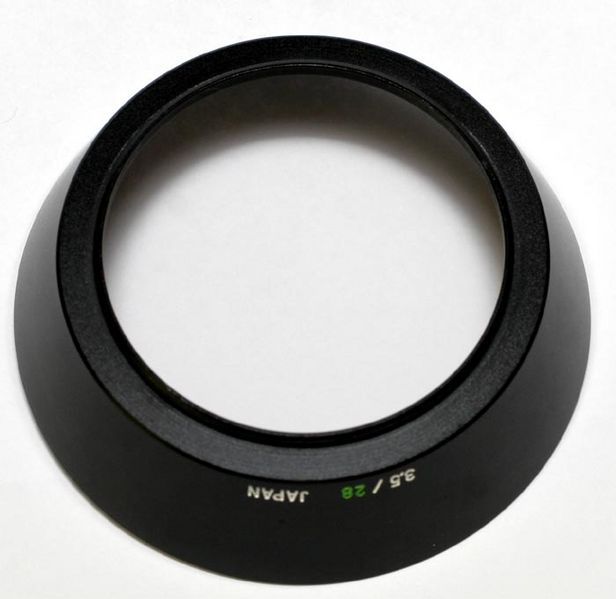 Datei:Zuiko 28mm 3.5 SoBllende.jpg