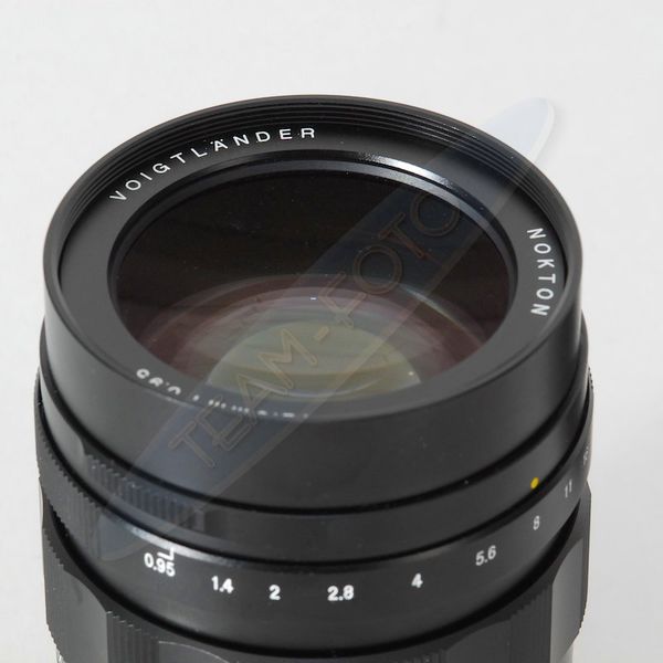 Datei:Nokton 42.5 0.95 TeamFoto 4.JPG