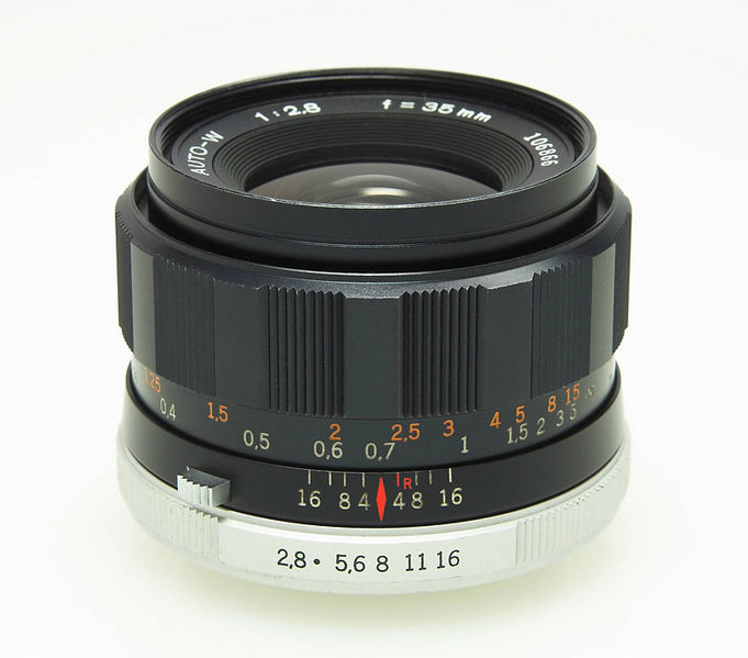 Datei:Olympus 2.8 35 c Rarelens.jpg