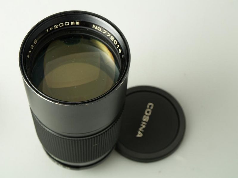 Datei:Cosina 200 3.5 camerafoxx.jpg