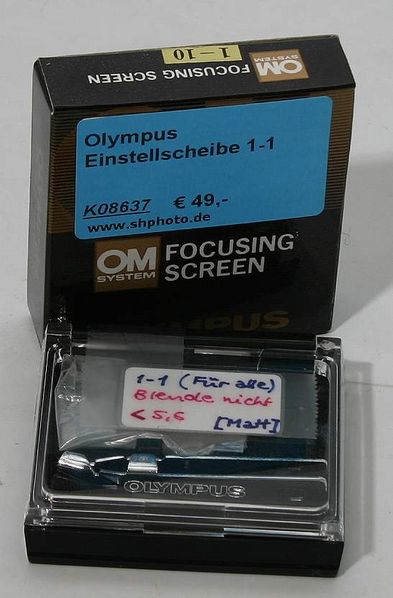 Datei:OM-Focusing-Screen 1-1 Arsenal 1.jpg