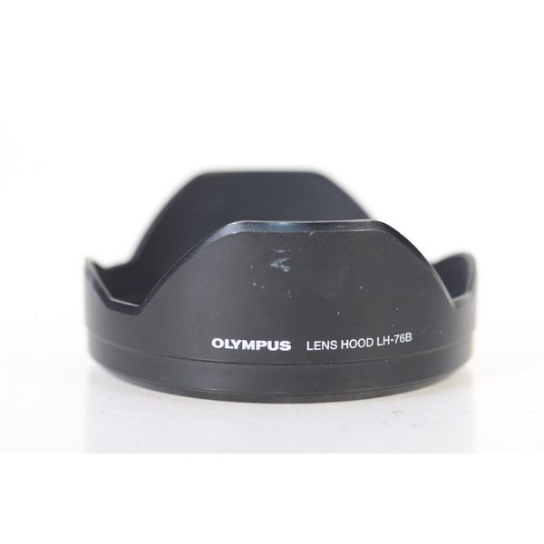 Datei:Olympus mFT 12-100 Hood TeamFoto.jpg